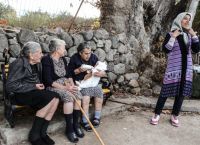Γιαγιάδες Λέσβου: Πέθανε στα 96 της μία από τις τρεις, η Ευστρατία Μαυραπίδου Γιαγιάδες Λέσβου: Πέθανε στα 96 της μία από τις τρεις, η Ευστρατία Μαυραπίδου