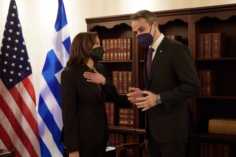 Mitsotakis meets US Vice-President Harris – PM briefs her on East Med