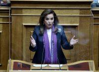 Μπακογιάννη: Εξοργιστική η δήλωση Δούκα – Δεν κάνεις χαβαλέ με εθνικές τραγωδίες