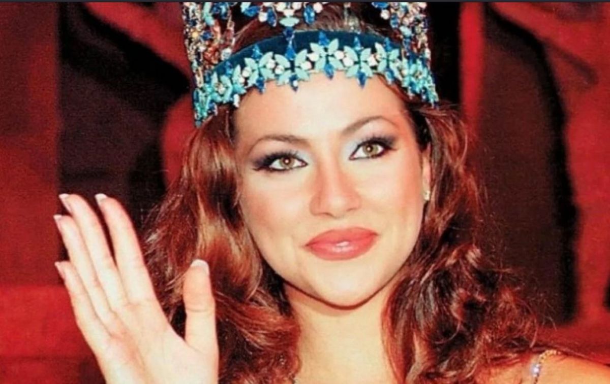 Ειρήνη Σκλήβα: Η θρυλική φωτογραφία της Mις Κόσμος χωρίς εσώρουχο που έμεινε στην ιστορία
