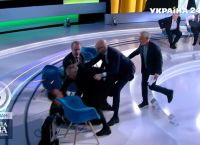 Ουκρανία: Άγριο ξύλο στον «αέρα» εκπομπής – Στα χέρια δημοσιογράφος και φιλορώσος πολιτικός