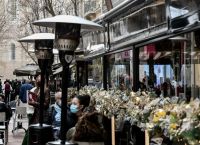 Νέα χαλάρωση μέτρων από το Σάββατο: Τι αλλάζει σε διασκέδαση και τηλεργασία