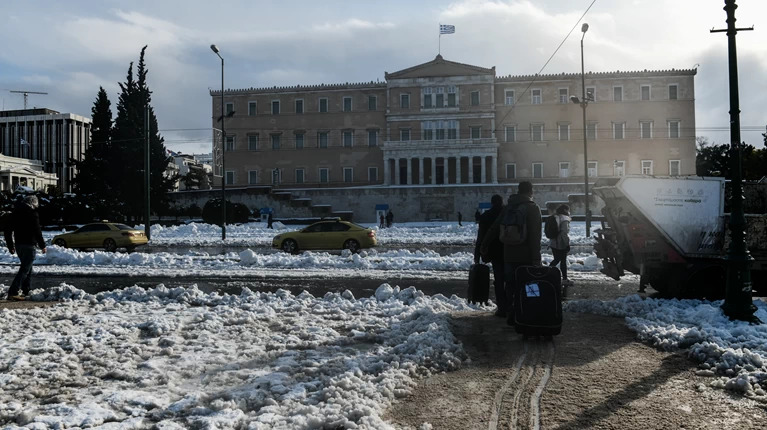 Επικίνδυνα καιρικά φαινόμενα: Ραγδαία επιδείνωση από το μεσημέρι – Χιόνι και στο κέντρο της Αθήνας