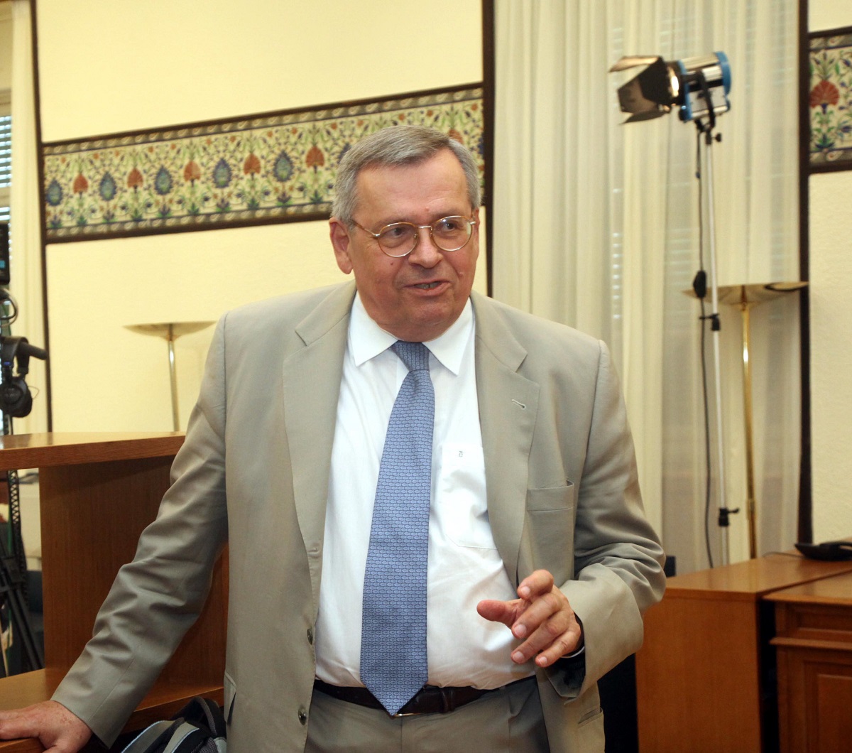 Στέφανος Μάνος: Ιστορική ατιμία να μην στείλουμε αμυντικό υλικό στην Ουκρανία