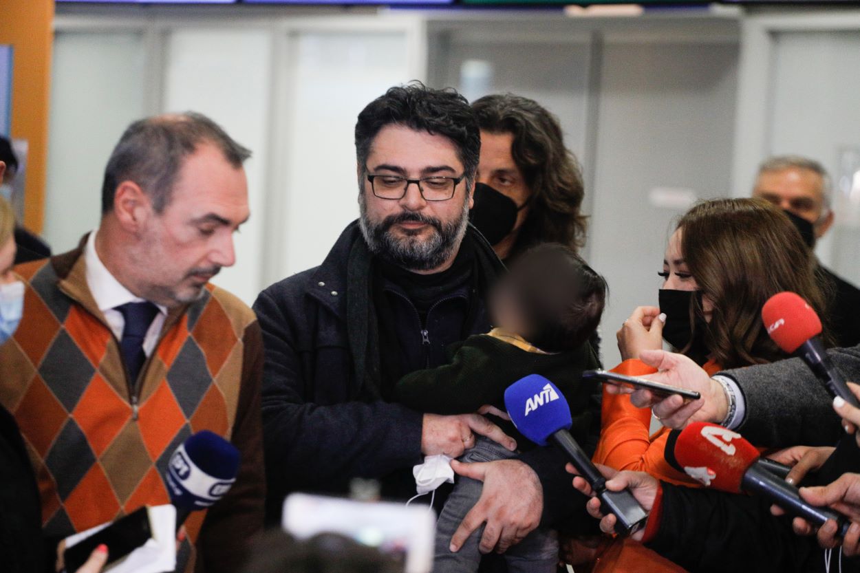 Πόλεμος στην Ουκρανία: Στην Αθήνα ο Έλληνας πρόξενος Μαριούπολης, Μανώλης Ανδρουλάκης