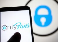 Κοπέλα στο onlyfans: «Ένας από τους συνδρομητές ήταν ο πατέρας μου και έβλεπες τις γυμνές φωτογραφίες μου»