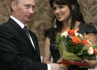 Η Anna Netrebko σπάει τη σιωπή της μετά την αποχώρηση από το Met Opera της Νέας Υόρκης λόγω του Πούτιν