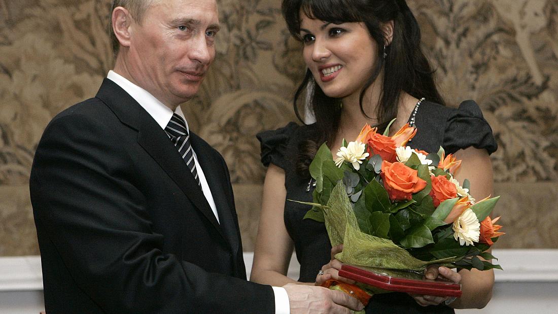 Η Anna Netrebko σπάει τη σιωπή της μετά την αποχώρηση από το Met Opera της Νέας Υόρκης λόγω του Πούτιν