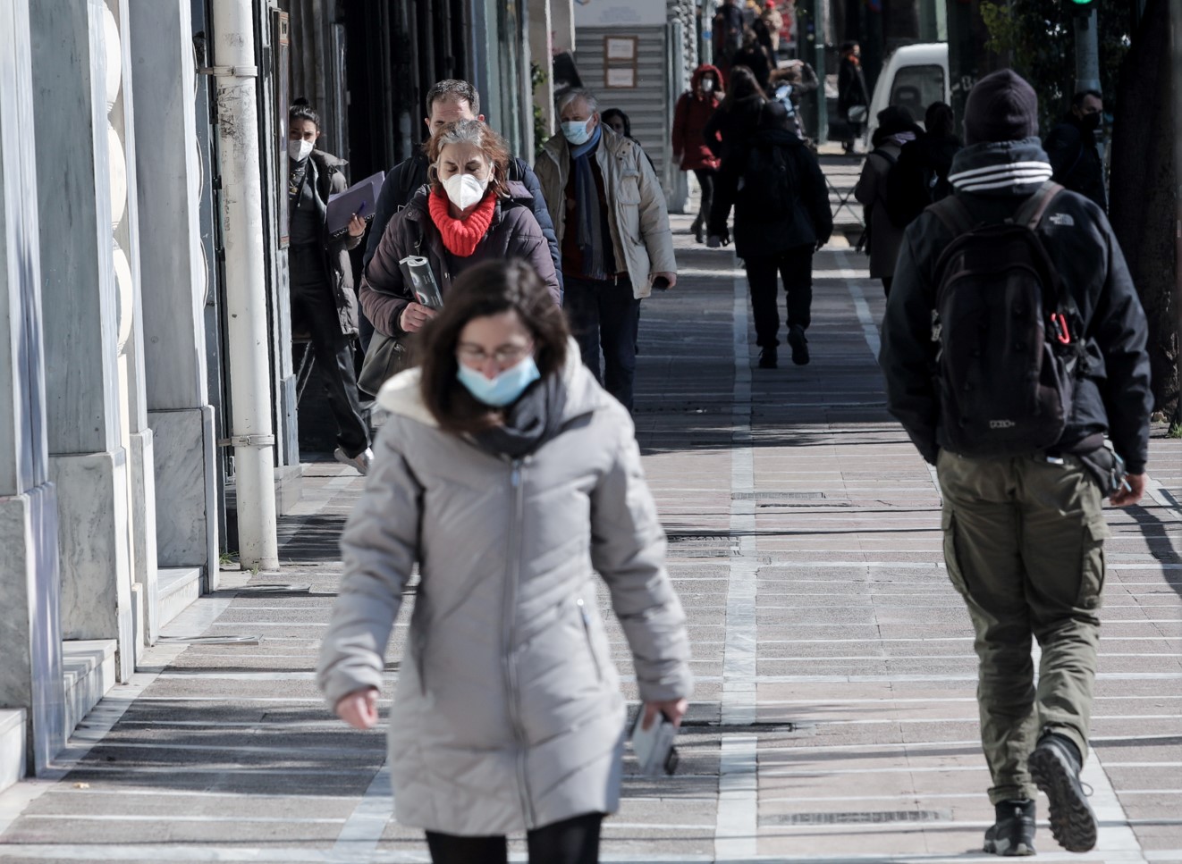Κρούσματα [12/3]: 6.375 στην Αττική και 1.923 στη Θεσσαλονίκη – Η κατανομή