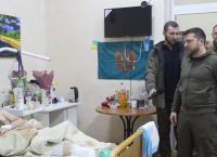 Πόλεμος στην Ουκρανία: Ο Ζελένσκι επισκέφθηκε τραυματίες σε πολεμικό νοσοκομείο Πόλεμος στην Ουκρανία: Ο Ζελένσκι επισκέφθηκε τραυματίες σε πολεμικό νοσοκομείο