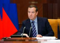 Μεντβέντεφ: Ανόητοι όσοι πιστεύουν ότι οι κυρώσεις επηρεάζουν το Κρεμλίνο