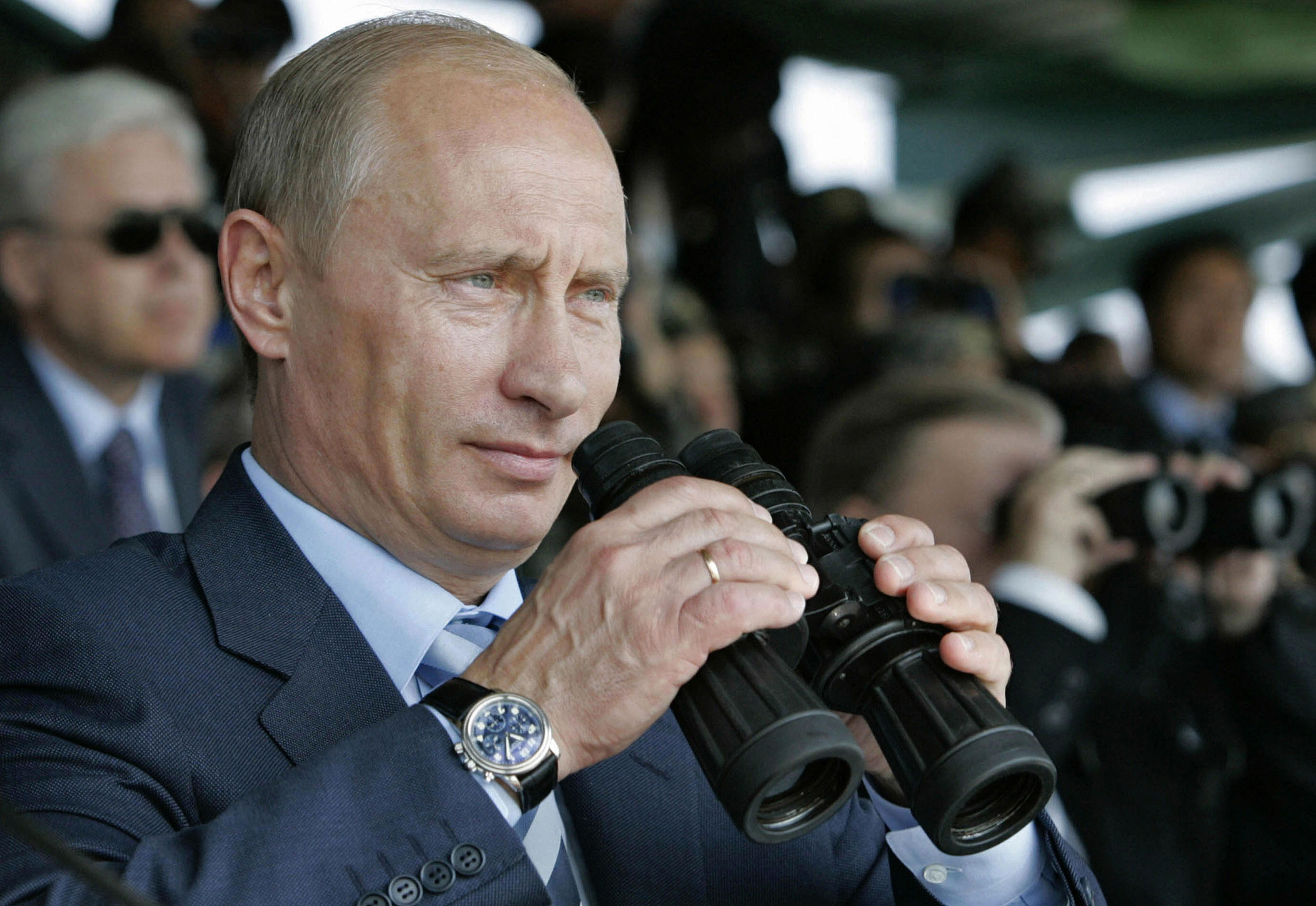 На какой руке носить часы мужские. Blancpain часы Путина. Часы Путина 2023. Фотографии Владимира Путина.