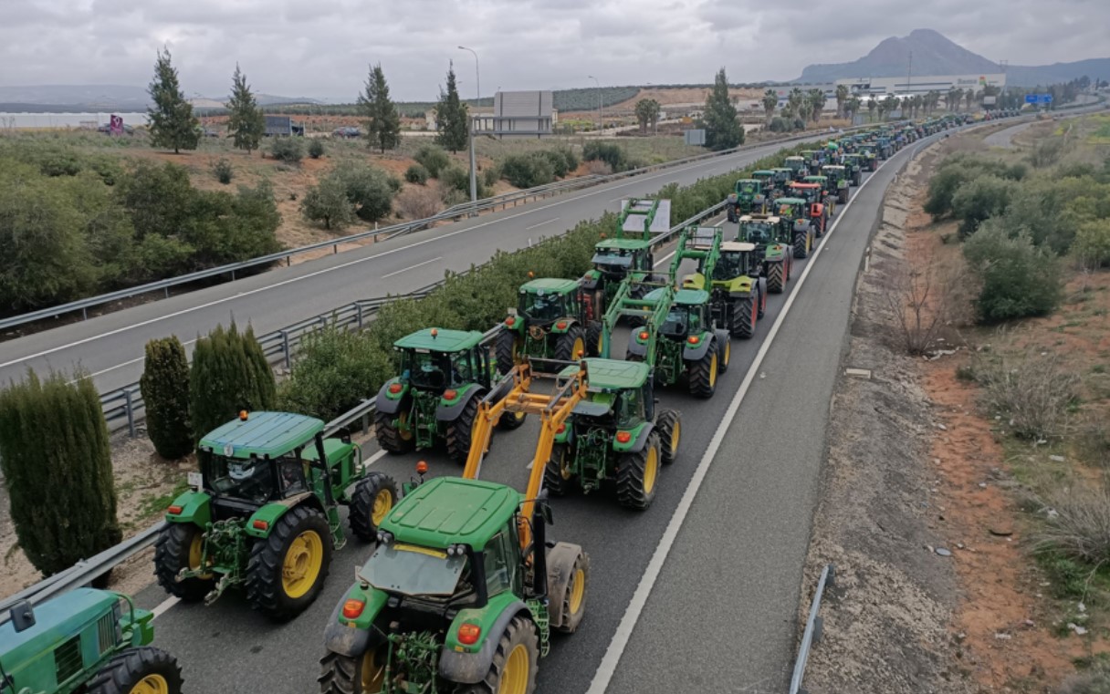 Ισπανία: 150.000 αγρότες διαδηλώνουν για τις αυξήσεις στις τιμές των καυσίμων