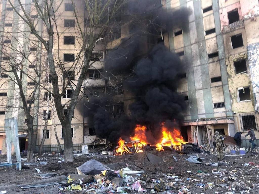 Πόλεμος στην Ουκρανία: Έκρηξη σε πολυκατοικία στο Κίεβο – Πέντε τραυματίες