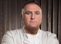 Χοσέ Αντρές Πουέρτα: Ο master chef που μαγειρεύει για πρόσφυγες στα σύνορα Ουκρανίας – Πολωνίας