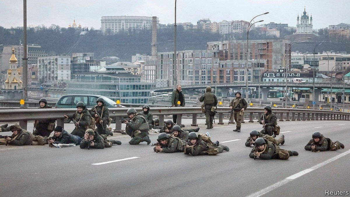 Εισβολή στην Ουκρανία: Οι Ρώσοι δίνουν τελεσίγραφα σε δημάρχους