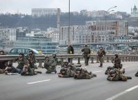 Εισβολή στην Ουκρανία: Οι Ρώσοι δίνουν τελεσίγραφα σε δημάρχους