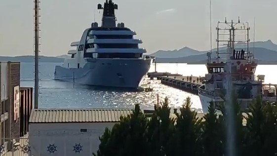 Αμπράμοβιτς: Επεισόδιο στο λιμάνι της Αλικαρανσσού – Ποιοι εμπόδιζαν το πολυτελές γιοτ
