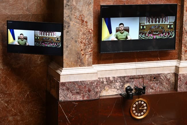 Ζελένσκι στη γαλλική Βουλή: «Βοηθήστε τη χώρα μου»