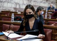 Έφη Αχτσιόγλου: “Η κούρσα εξοπλισμών δεν καλύπτει το διπλωματικό κενό της κυβέρνησης” Έφη Αχτσιόγλου: “Η κούρσα εξοπλισμών δεν καλύπτει το διπλωματικό κενό της κυβέρνησης”