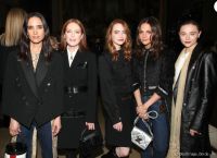 Η πρώτη σειρά στην επίδειξη του Louis Vuitton ήταν ένα υπέροχο Who’s Who του Χόλιγουντ