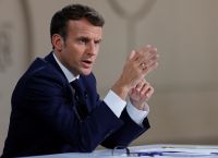 Εμμανουέλ Μακρόν: Υποχωρεί το προβάδισμα έναντι της Λεπέν