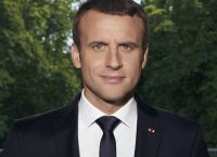Trendy Macron με φούτερ και τζιν στο Μέγαρο Ελιζέ