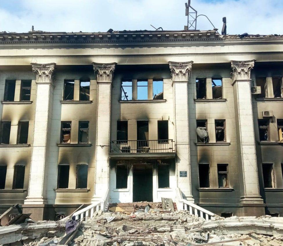 Ουκρανία: 300 νεκροί στο βομβαρδισμένο θέατρο στη Μαριούπολη