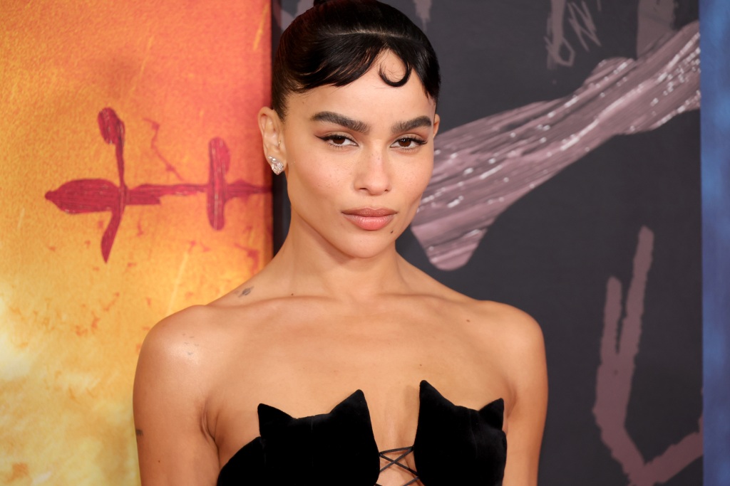 Η Zoë Kravitz εμφανίστηκε στη Νέα Υόρκη στην πρεμιέρα του The Batman με στενό φόρεμα Oscar de la Renta