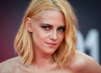 Kristen Stewart: Με την αρραβωνιαστικιά της στο κόκκινο χαλί – Δείτε τι φόρεσαν