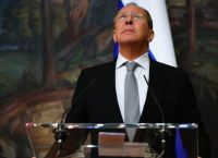 Ο Λαβρόφ ρίχνει λάδι στη φωτιά: “Αν στείλετε όπλα πάμε για σύγκρουση Ρωσίας-ΝΑΤΟ”