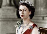 Βασίλισσα Ελισάβετ: Γιορτάζει τα 70 χρόνια στο θρόνο η Vogue με ένα εκθαμβωτικό εξώφυλλο
