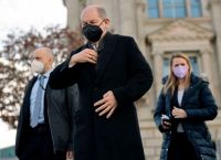 Τηλεφώνημα Σολτς σε Πούτιν: «Σταματήστε τώρα την εισβολή στην Ουκρανία»