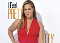 Η Amy Schumer μιλάει δημόσια για την ενδομητρίωση και την υστερεκτομή της και το Twitter την αποθεώνει