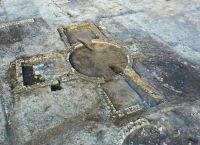 Πολυτελής αρχαία ρωμαϊκή βίλα ανακαλύφθηκε κάτω από εργοτάξιο στη Βρετανία Πολυτελής αρχαία ρωμαϊκή βίλα ανακαλύφθηκε κάτω από εργοτάξιο στη Βρετανία