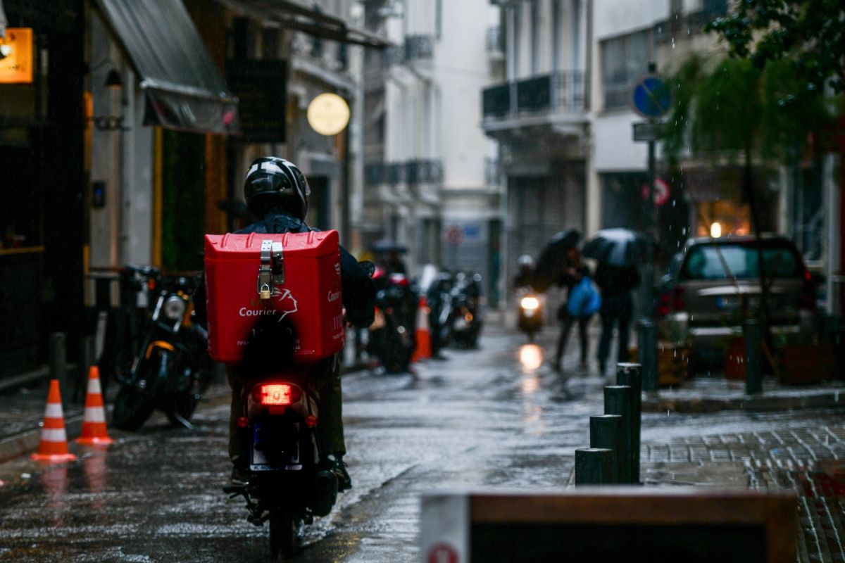 Υπουργείο Εργασίας: Οι ψηφιακές πλατφόρμες θα καλύπτουν τα έξοδα για τον εξοπλισμό των διανομέων