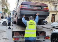 Δρόμοι Αθήνας: Γερανοί μάζεψαν 85 παρατημένα αυτοκίνητα από τις γειτονιές [pics]
