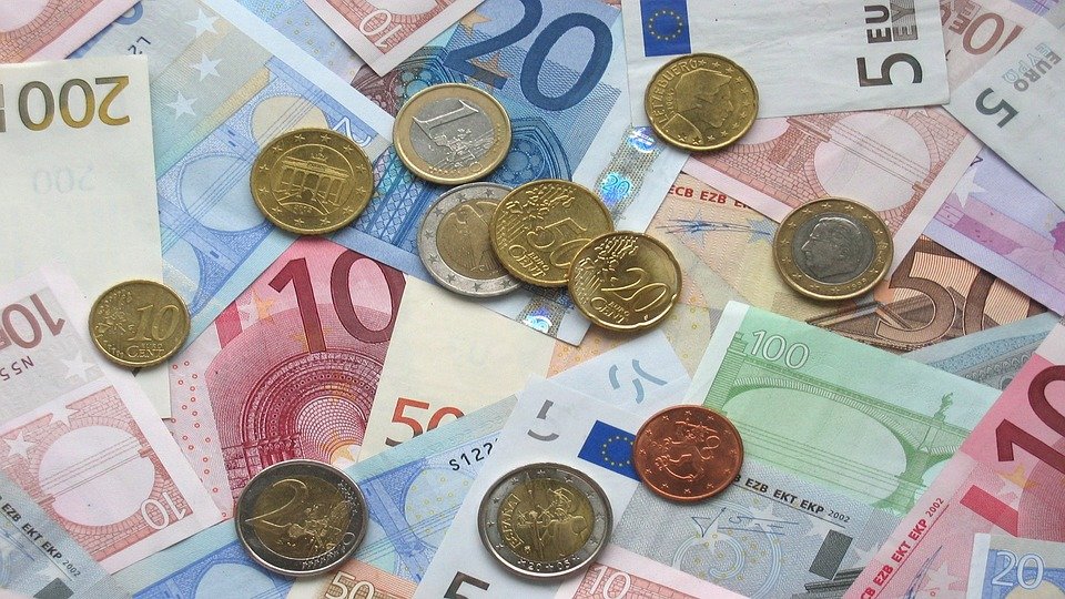 Επίδομα 200 ευρώ: Πότε θα δουν χρήματα στο λογαριασμό τους οι δικαιούχοι