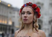 Επικεφαλής Femen: Στόχοι μαστροπών οι γυναίκες πρόσφυγες από την Ουκρανία