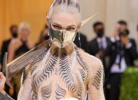 Grimes: «Θέλω να γίνω η καλύτερη εκδοχή του εαυτού μου»