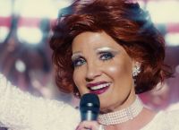 «The Eyes of Tammy Faye»: Μια γυναίκα που βαφόταν κλόουν για να μοιράσει χαρά στους άλλους «The Eyes of Tammy Faye»: Μια γυναίκα που βαφόταν κλόουν για να μοιράσει χαρά στους άλλους