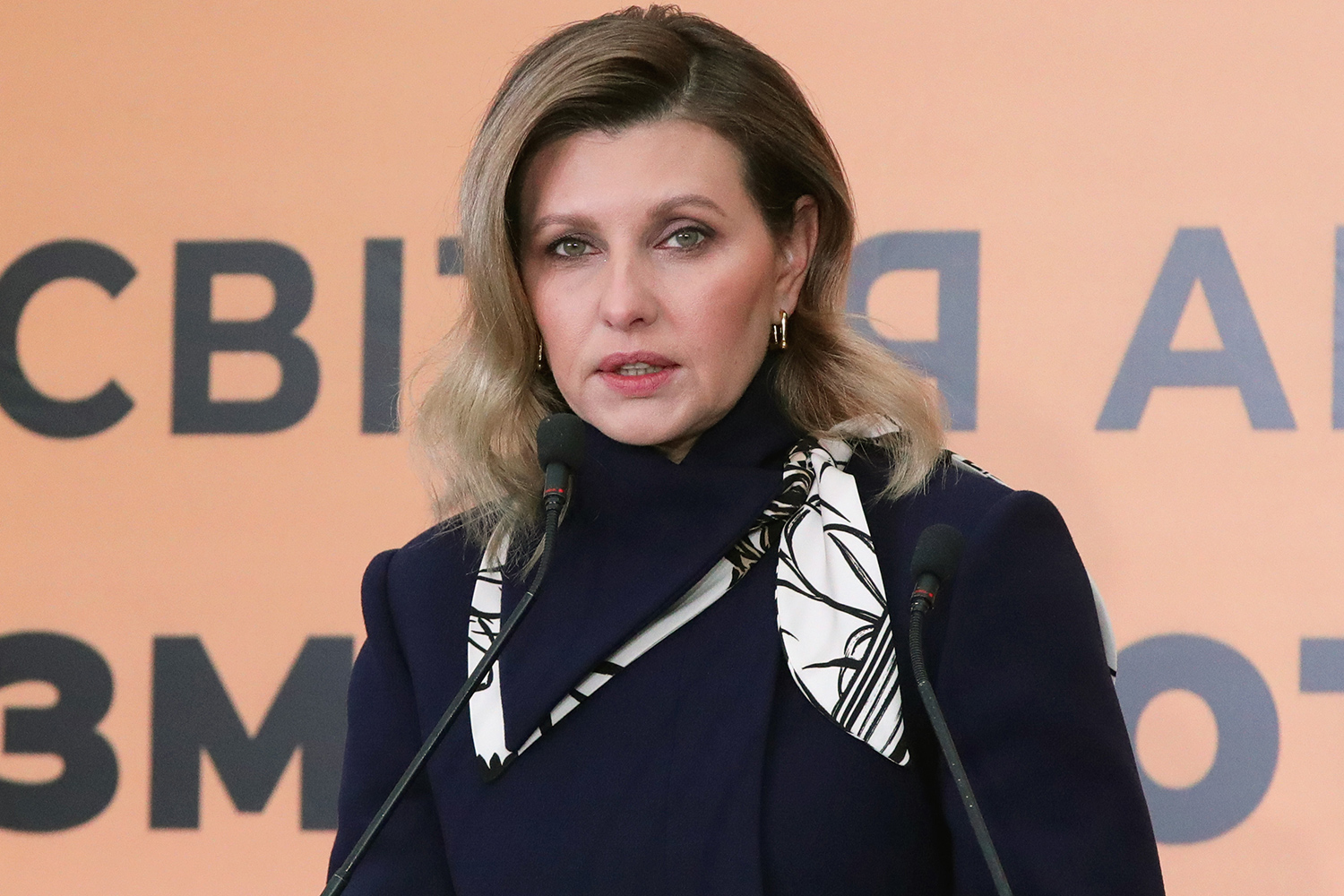 Η σύζυγος του Ζελένσκι ζητεί «πραγματικούς ανθρωπιστικούς διαδρόμους»