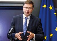 Ντομπρόβσκις στο “Politico: “Ο Πούτιν δεν σταματιέται με τη διπλωματία”