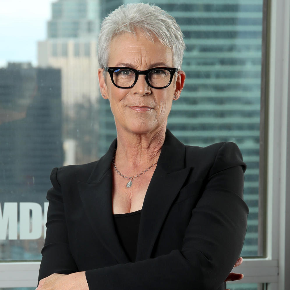 “Ρουφάω την κοιλιά μου από τα 11 μου”- Η Jamie Lee Curtis εξηγεί γιατί δεν θέλει να κρύβει πια το σώμα της