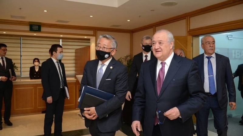 Το Ουζμπεκιστάν, σύμμαχος της Ρωσίας, ζητά ειρηνική επίλυση της σύγκρουσης