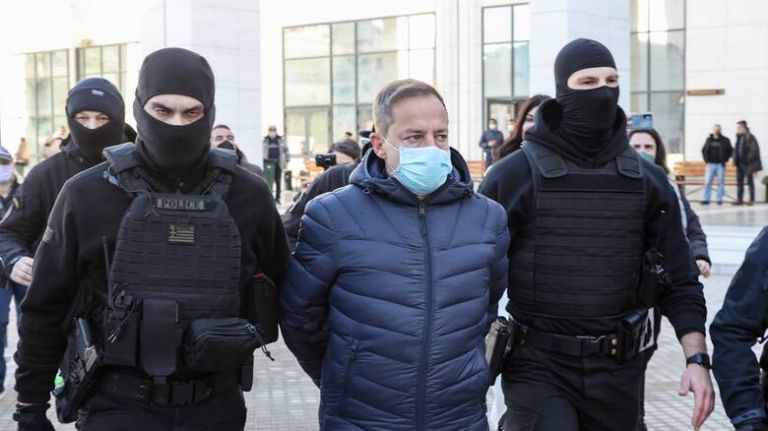 Δίκη Λιγνάδη: Όλος ο διάλογος του θύματος με τους δικαστές “Εκεί άρχισε να πιάνει τα γεννητικά όργανά μου”