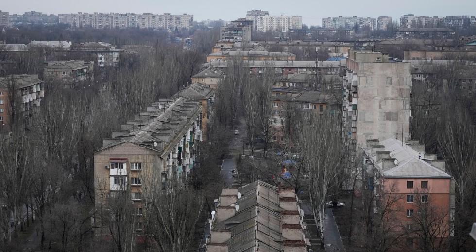 Πόλεμος στην Ουκρανία: Η Μαριούπολη δέχεται αεροπορική επίθεση