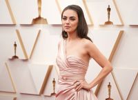 Mila Kunis: Τα συγκηνητικά λόγια της για τον πόλεμο στην Ουκρανία από την σκηνή των Όσκαρ