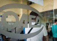 ΟΑΕΔ προγράμματα: “Ζεστό” καλοκαίρι με 120.000 νέες θέσεις
