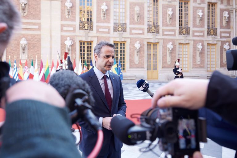 Σύνοδος Κορυφής Μητσοτάκης: Συναντήθηκε με τον Όλαφ Σολτς στις Βερσαλλίες